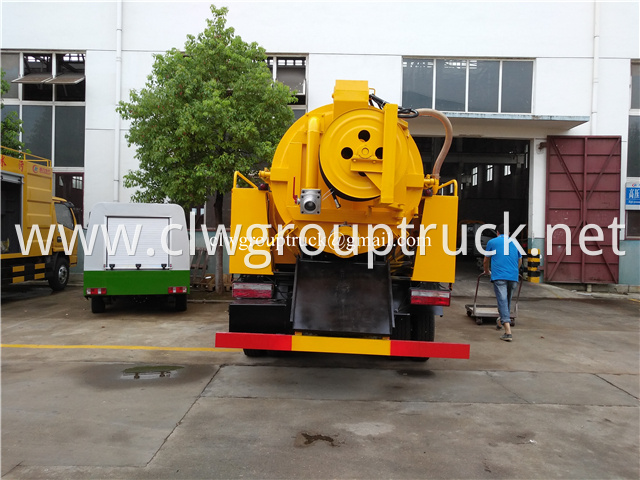 Suction Sewage Truck 4